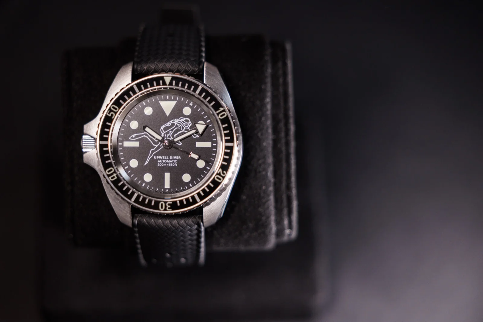 Profil du boîtier de la montre de plongée Upwell Diver, lunette tournante